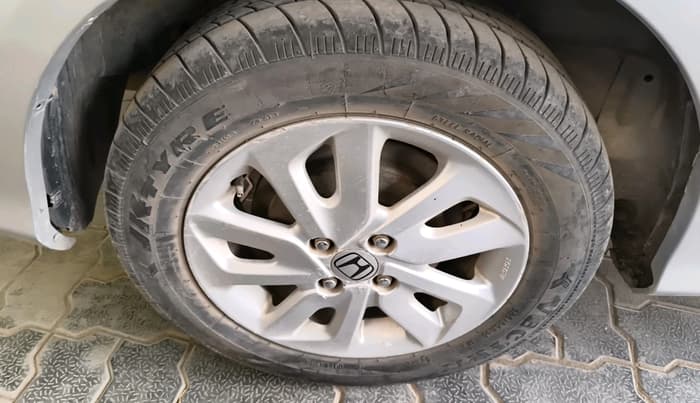 2014 Honda Mobilio 1.5L I-DTEC V, Diesel, Manual, 1,29,312 km, tyre