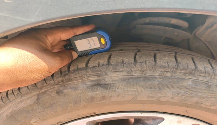 2023 Mahindra XUV300 W8 (O) 1.5 DIESEL, Diesel, Manual, 27,439 km, tyre