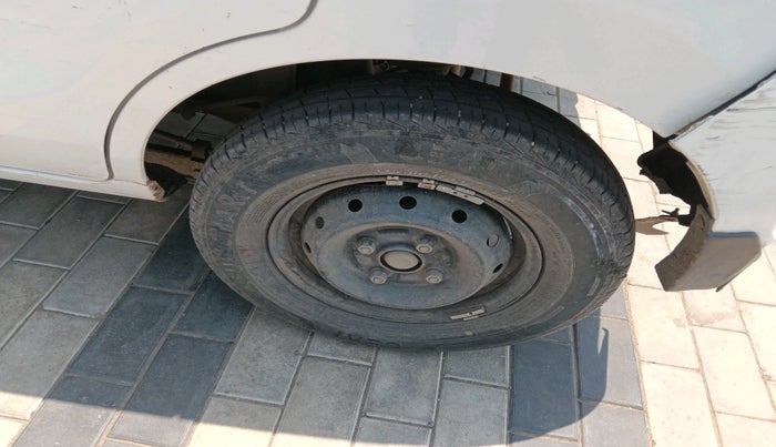 2020 Maruti Alto LXI CNG, CNG, Manual, 1,26,952 km, tyre