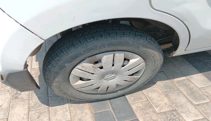 2020 Maruti Alto LXI CNG, CNG, Manual, 1,26,952 km, tyre