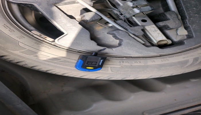 2018 Maruti Vitara Brezza VDI, Diesel, Manual, 1,67,932 km, tyre