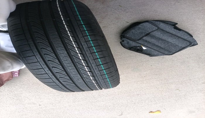 2024 KIA SONET HTK (O) 1.2 Petrol MT, Petrol, Manual, 23,686 km, tyre