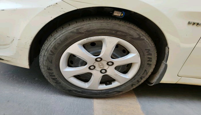 2011 Hyundai Verna FLUIDIC 1.6 VTVT EX, Petrol, Manual, 32,565 km, tyre