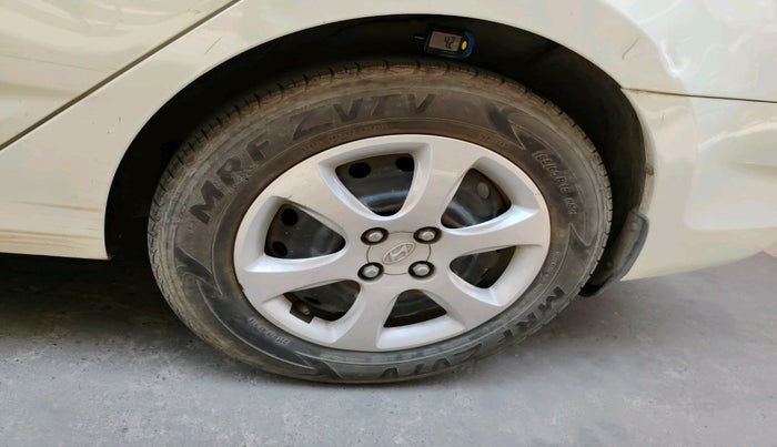 2011 Hyundai Verna FLUIDIC 1.6 VTVT EX, Petrol, Manual, 32,565 km, tyre