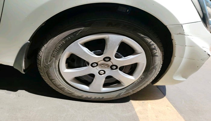 2011 Hyundai Verna FLUIDIC 1.6 VTVT EX, Petrol, Manual, 32,565 km, tyre