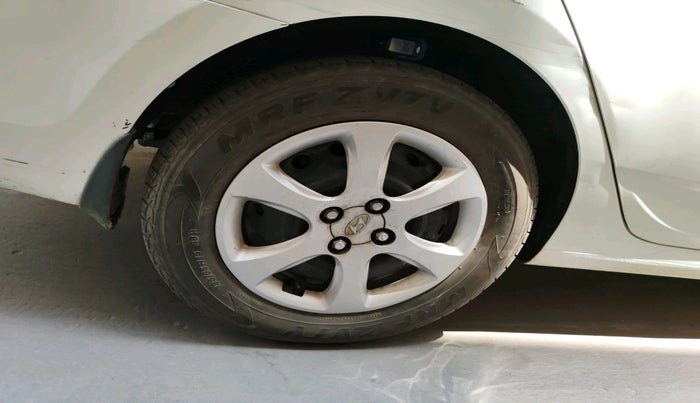 2011 Hyundai Verna FLUIDIC 1.6 VTVT EX, Petrol, Manual, 32,565 km, tyre