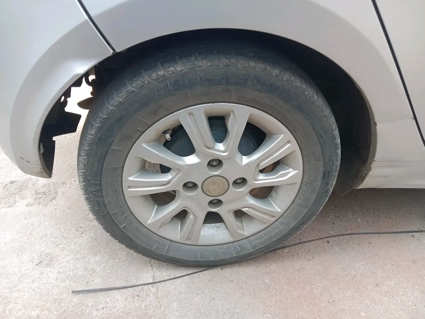 2018 Tata Tiago XZA PETROL, CNG, Automatic, 83,783 km, tyre