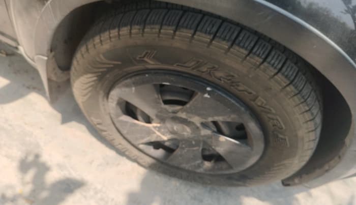2018 Mahindra XUV500 W7, Diesel, Manual, 1,65,994 km, tyre