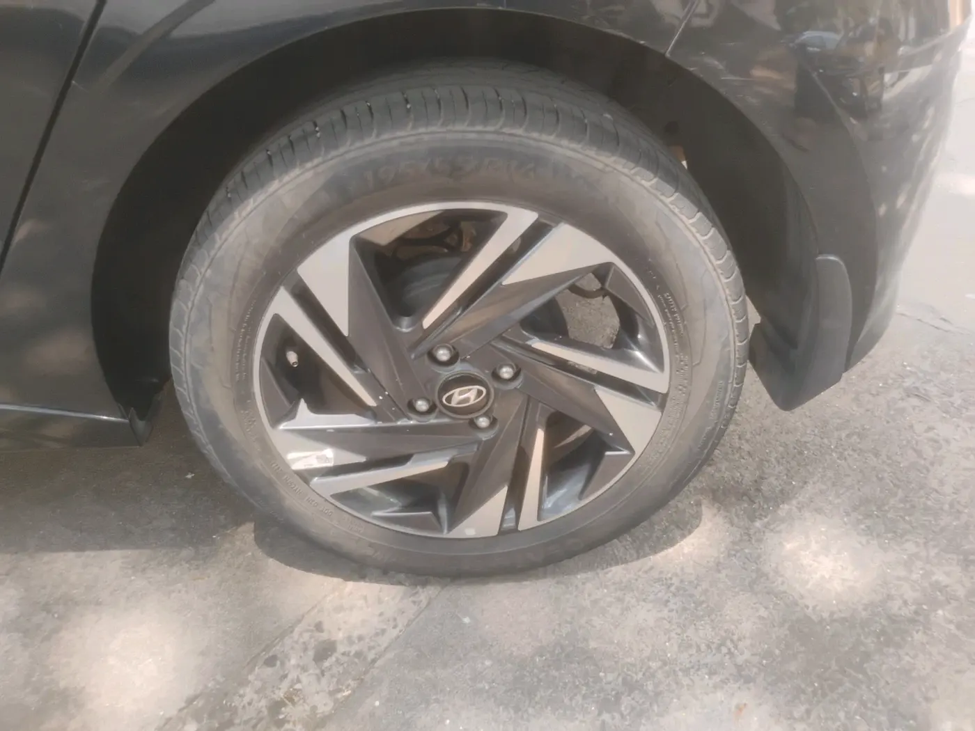 2023 Hyundai NEW I20 ASTA (O) 1.2 MT, Petrol, Manual, 14,101 km, tyre