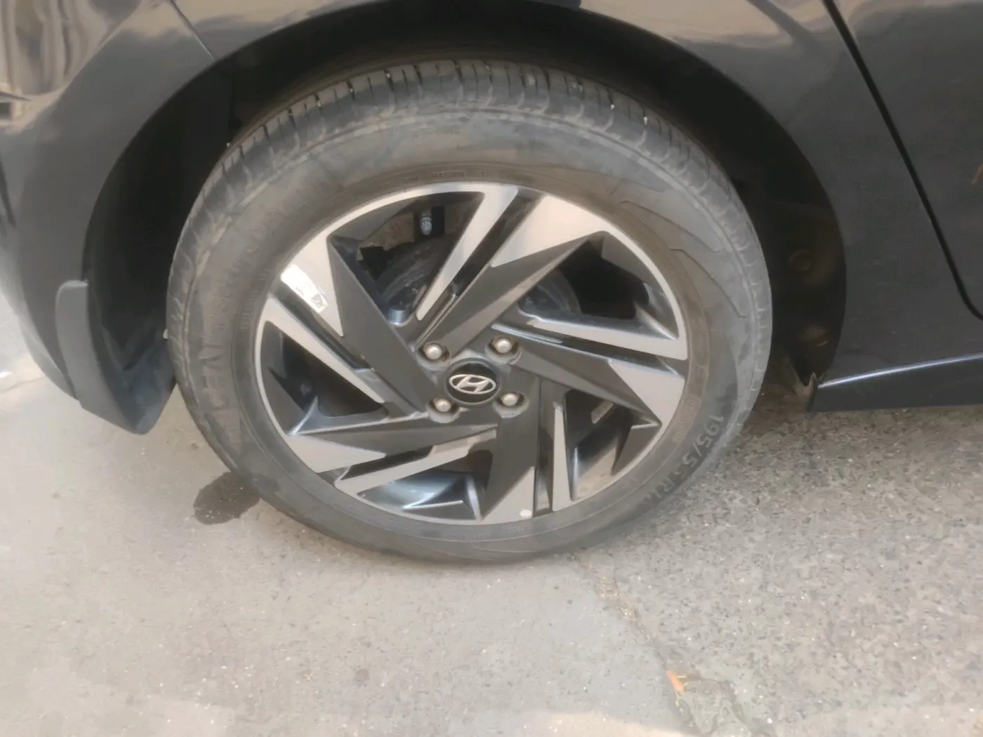 2023 Hyundai NEW I20 ASTA (O) 1.2 MT, Petrol, Manual, 14,101 km, tyre