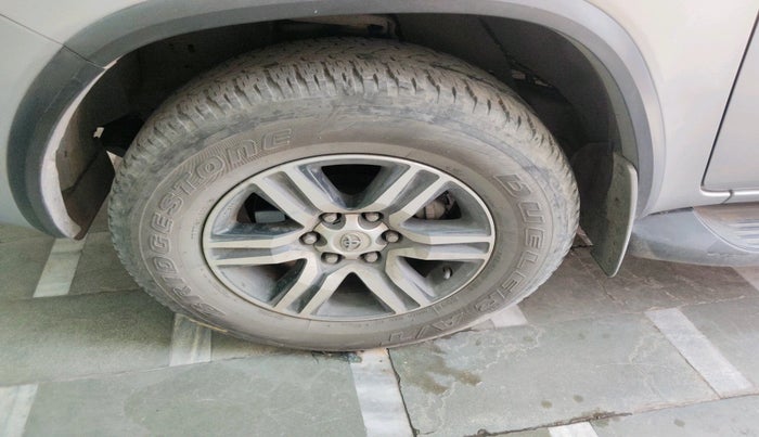 2019 Toyota Fortuner 2.8 4X2 AT, Diesel, Automatic, 46,699 km, tyre