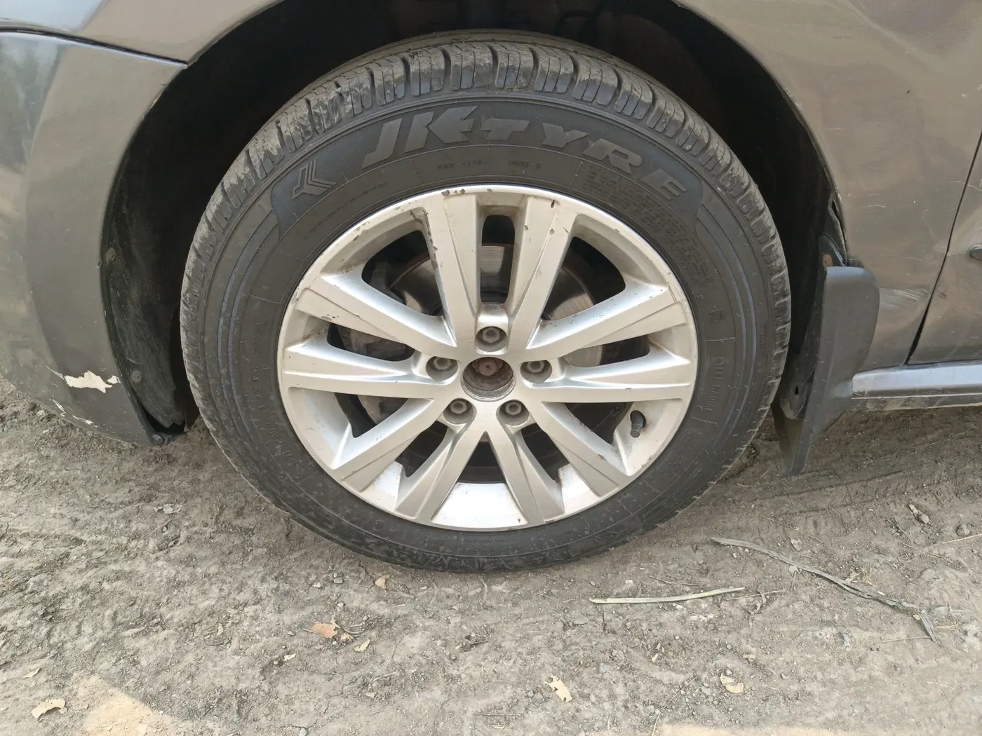 2013 Volkswagen Polo HIGHLINE DIESEL, Diesel, Manual, 1,38,476 km, tyre
