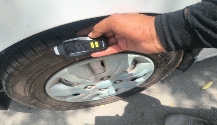 2016 Hyundai i10 MAGNA 1.1, Petrol, Manual, 53,856 km, tyre