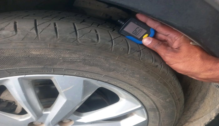 2019 Mahindra XUV300 W8 1.2 PETROL, Petrol, Manual, 51,489 km, tyre