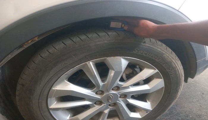 2019 Mahindra XUV300 W8 1.2 PETROL, Petrol, Manual, 51,489 km, tyre