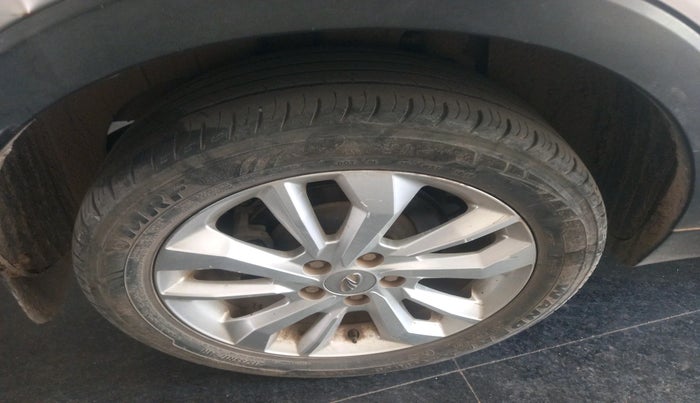 2019 Mahindra XUV300 W8 1.2 PETROL, Petrol, Manual, 51,489 km, tyre