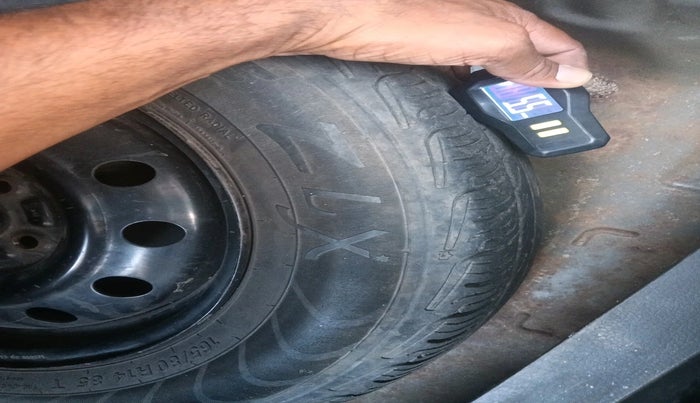 2011 Maruti Swift Dzire VDI, Diesel, Manual, 1,25,653 km, tyre