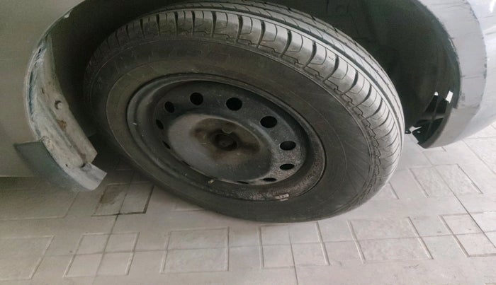 2012 Maruti Swift VXI, CNG, Manual, 54,951 km, tyre