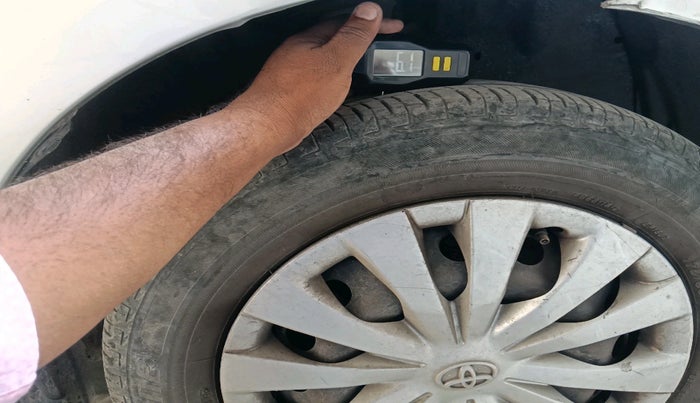 2011 Toyota Etios G, Petrol, Manual, 49,000 km, tyre