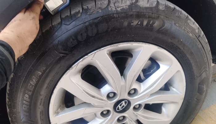 2018 Hyundai Creta SX 1.6 DIESEL, Diesel, Manual, 1,25,335 km, tyre