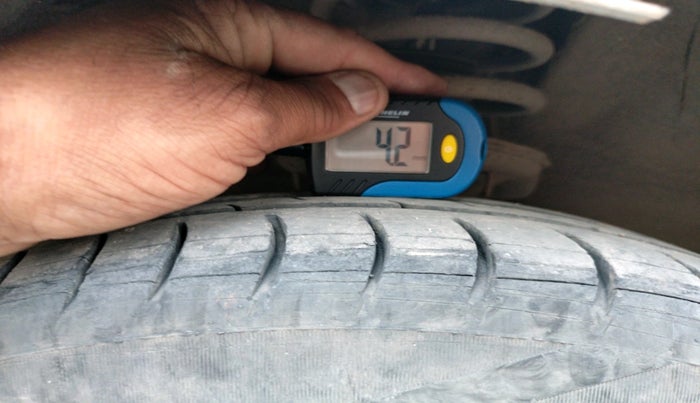 2011 Hyundai Accent EXECUTIVE, CNG, Manual, 90,118 km, tyre