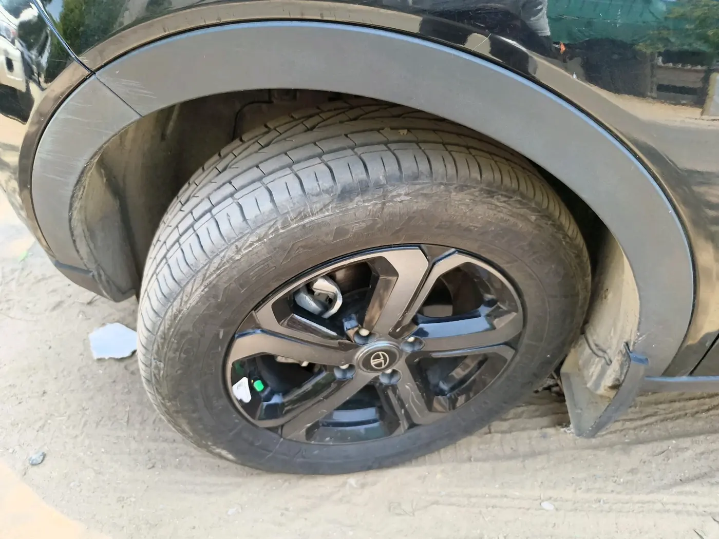 2023 Tata NEXON XZA PLUS LUX SUNROOF RED DARK PETROL, Petrol, Automatic, 16,719 km, tyre