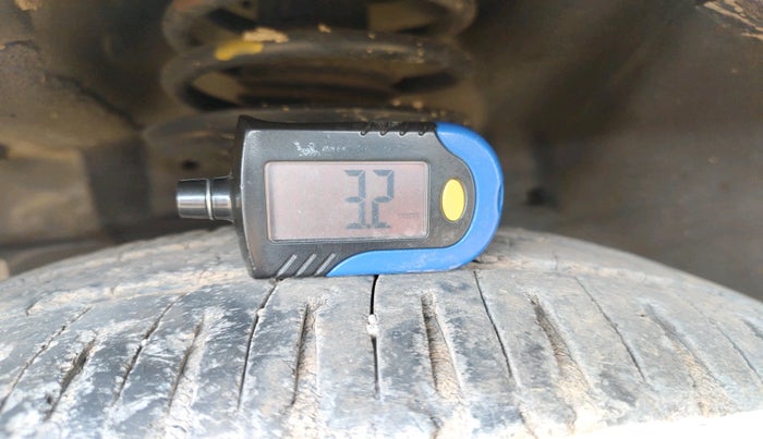 2014 Chevrolet Sail UVA 1.2 LS ABS, CNG, Manual, 1,04,010 km, tyre