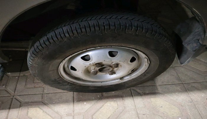 2018 Maruti Eeco 5 STR WITH A/C+HTR CNG, CNG, Manual, 1,83,367 km, tyre