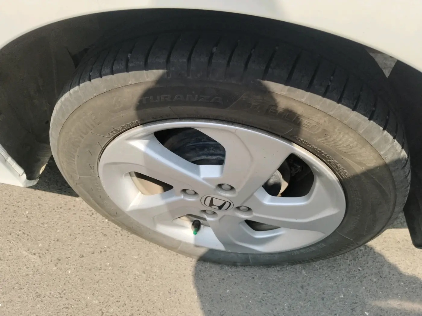 2015 Honda City 1.5L I-DTEC V, Diesel, Manual, 1,66,416 km, tyre