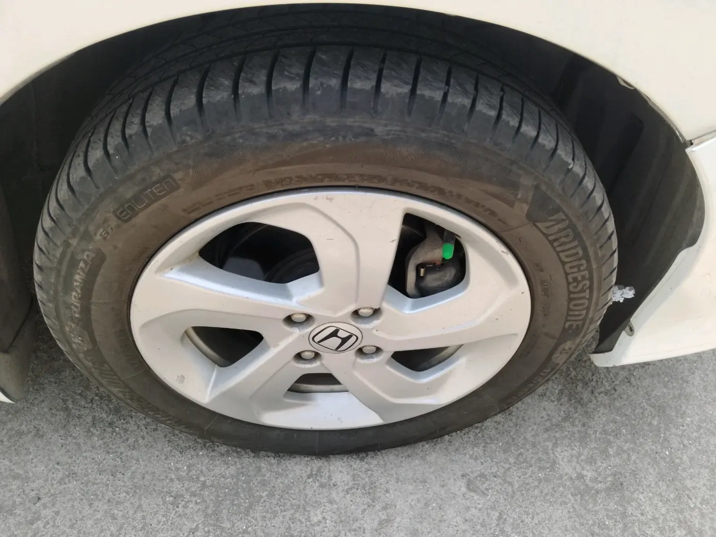 2015 Honda City 1.5L I-DTEC V, Diesel, Manual, 1,66,416 km, tyre