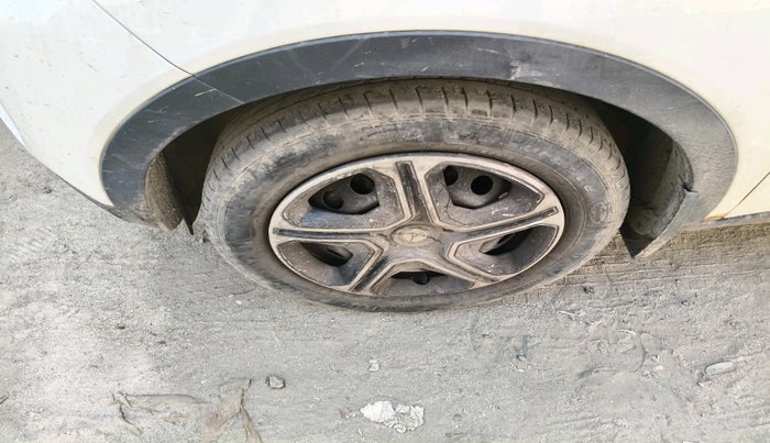 2022 Tata NEXON XM PETROL, CNG, Manual, 37,115 km, tyre