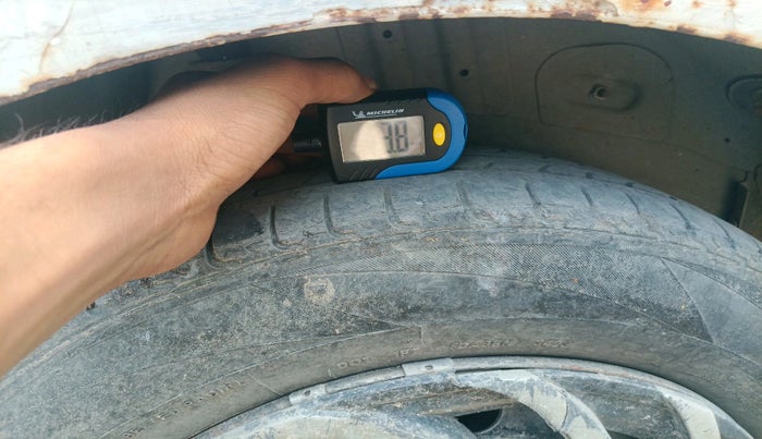 2014 Chevrolet Beat LT PETROL, Petrol, Manual, 66,382 km, tyre