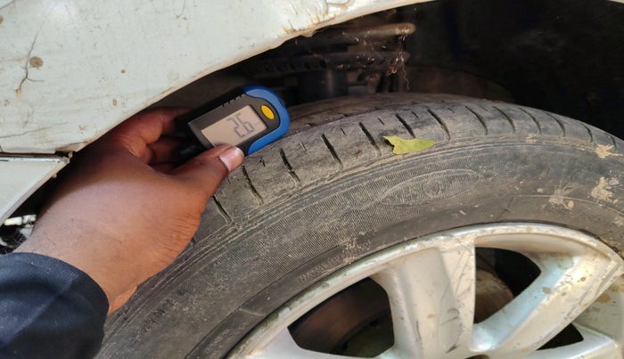 2011 Volkswagen Polo COMFORTLINE 1.2L PETROL, Petrol, Manual, 1,03,729 km, tyre