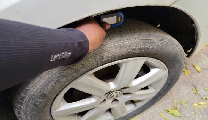 2011 Volkswagen Polo COMFORTLINE 1.2L PETROL, Petrol, Manual, 1,03,729 km, tyre