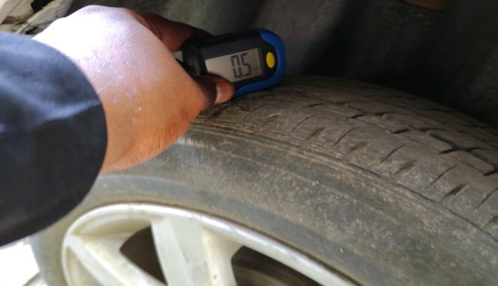 2011 Volkswagen Polo COMFORTLINE 1.2L PETROL, Petrol, Manual, 1,03,729 km, tyre