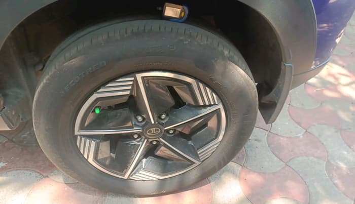 2023 Tata NEXON FEARLESS PURPLE + SUNROOF DUAL TONE 1.2 PETROL, Petrol, Manual, 71,658 km, tyre