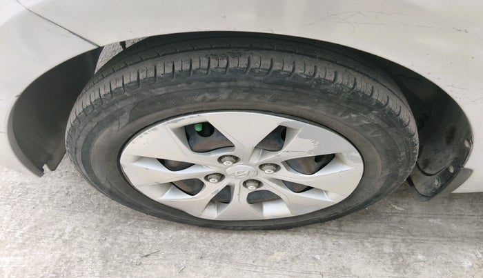 2015 Hyundai Xcent S 1.2, Petrol, Manual, 98,661 km, tyre