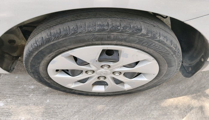 2015 Hyundai Xcent S 1.2, Petrol, Manual, 98,661 km, tyre