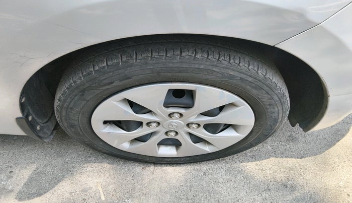 2015 Hyundai Xcent S 1.2, Petrol, Manual, 98,661 km, tyre