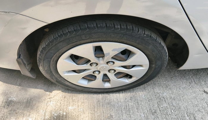 2015 Hyundai Xcent S 1.2, Petrol, Manual, 98,661 km, tyre