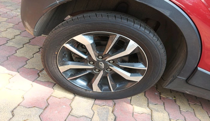 2021 Mahindra XUV300 W8 (O) 1.2 PETROL AMT, Petrol, Automatic, 47,317 km, tyre