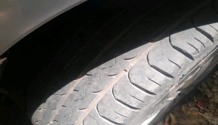 2013 Maruti Ertiga VXI, CNG, Manual, 90,373 km, tyre