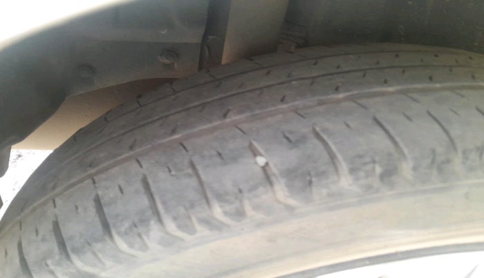 2013 Maruti Ertiga VXI, CNG, Manual, 90,373 km, tyre