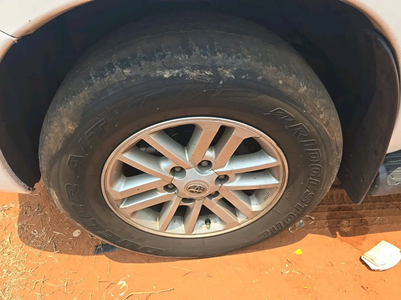 2014 Toyota Fortuner 3.0 4X2 AT, Diesel, Automatic, 1,23,121 km, tyre