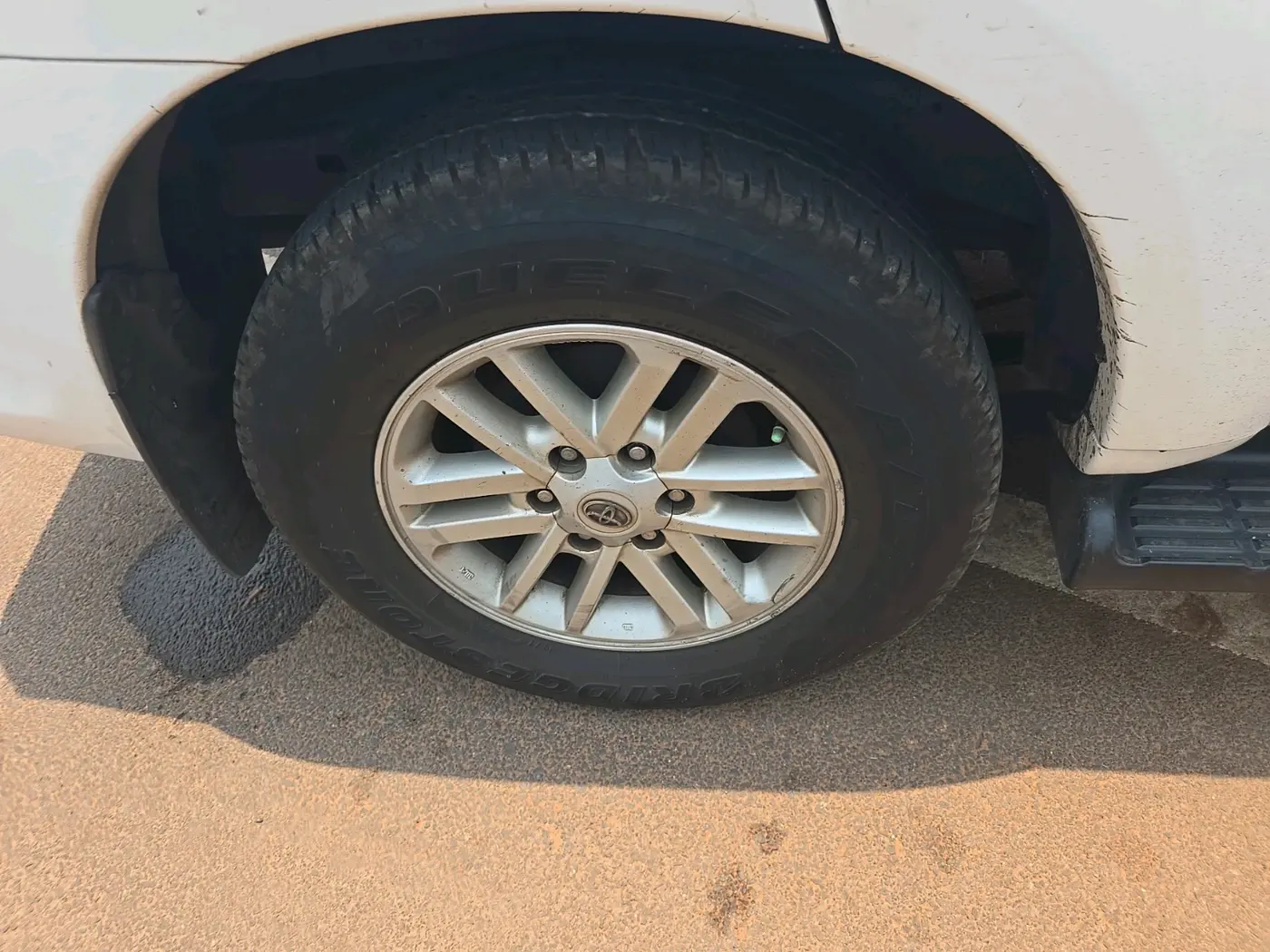 2014 Toyota Fortuner 3.0 4X2 AT, Diesel, Automatic, 1,23,121 km, tyre