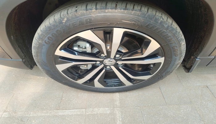 2024 MG HECTOR SMART PRO 1.5 TURBO MT PETROL, Petrol, Manual, 4,138 km, tyre