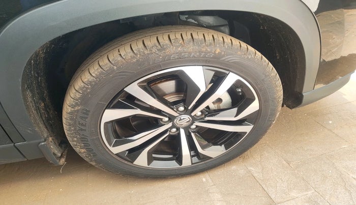 2024 MG HECTOR SMART PRO 1.5 TURBO MT PETROL, Petrol, Manual, 4,138 km, tyre