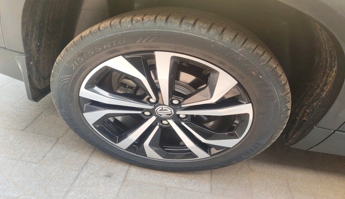 2024 MG HECTOR SMART PRO 1.5 TURBO MT PETROL, Petrol, Manual, 4,138 km, tyre