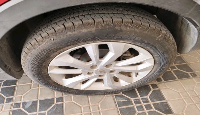 2021 Mahindra XUV300 W8 1.2 PETROL, Petrol, Manual, 43,723 km, tyre