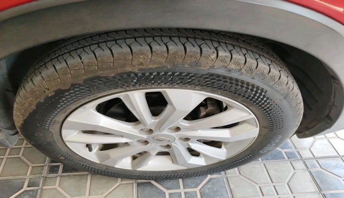2021 Mahindra XUV300 W8 1.2 PETROL, Petrol, Manual, 43,723 km, tyre
